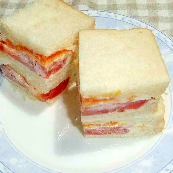 母の日に　卵とトマトのサンドイッチ